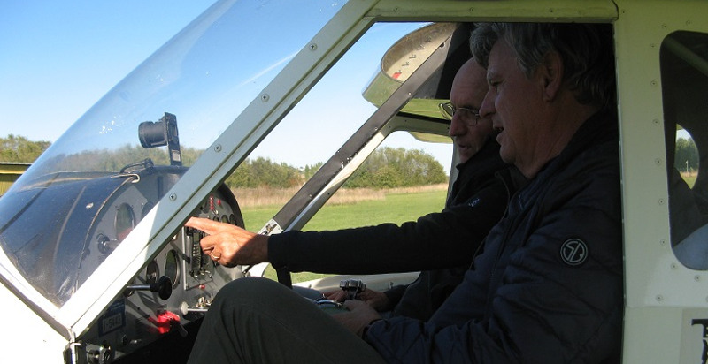 Esperienza di volo guidato con pilota e istruttore nei cieli di Macerata