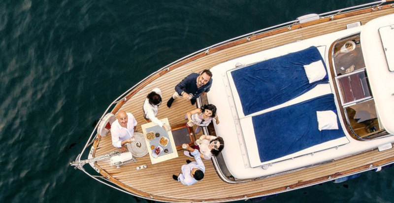Navigazione rilassante sul Lago di Como con aperitivo e stuzzichini 