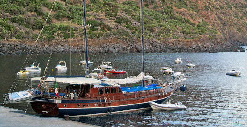 Esperienza unica di soggiorno a bordo di una barca in Sicilia