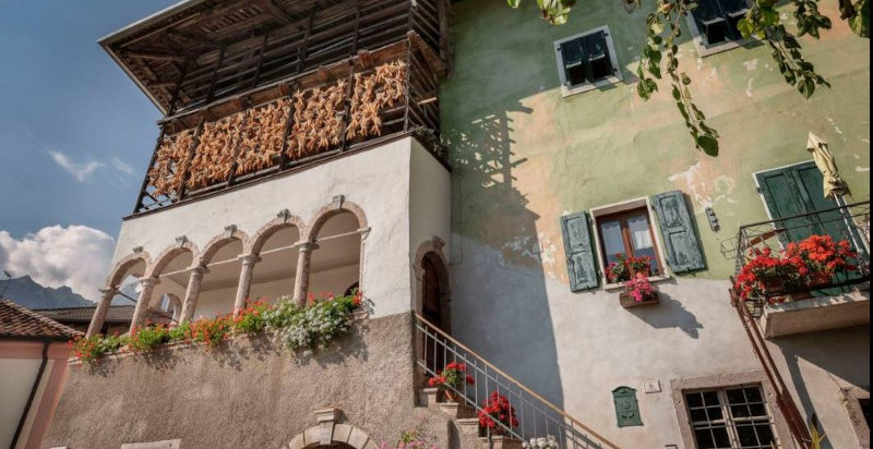 Borgo San Lorenzo Dorsino in Trentino