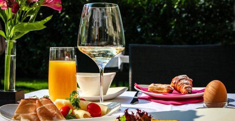 Colazione di compleanno con buffet gourmet a Merano