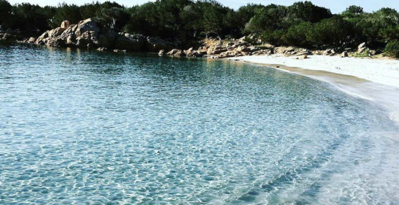 Vista panoramica della Costa Smeralda dal tour in Ape Calessino