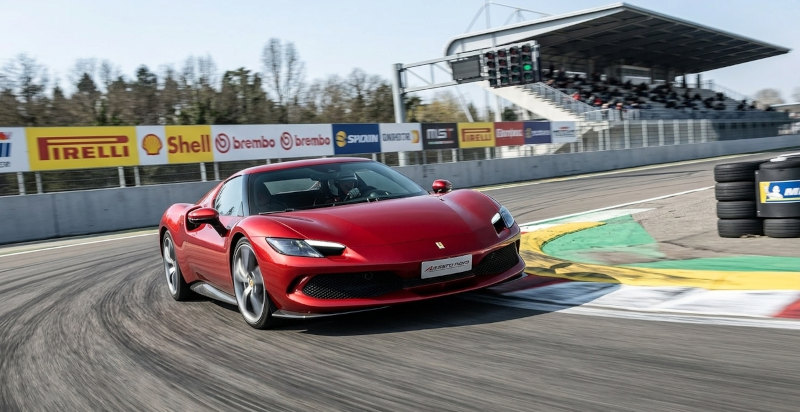 Buono regalo per la guida della Ferrari 296 GTB sul circuito di Imola