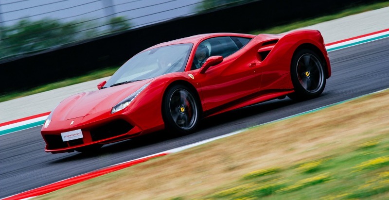 Buono regalo per la guida di una Ferrari 488 a Monza
