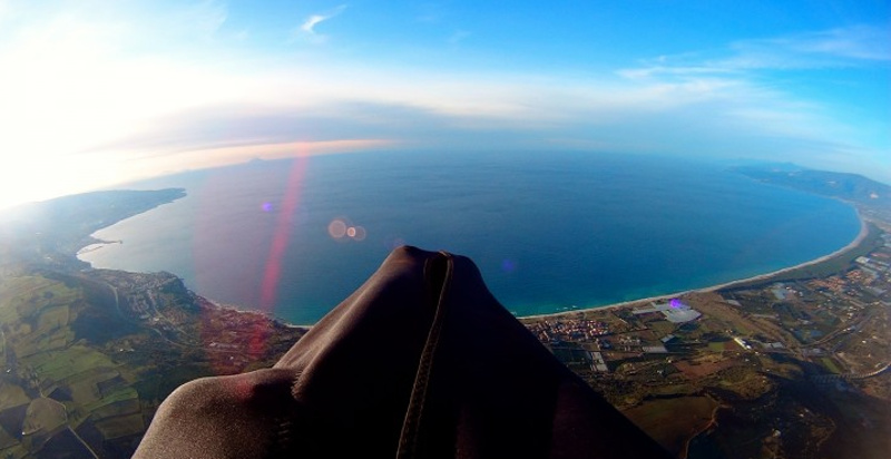 Vista aerea durante il volo in parapendio a Pizzo Calabro sulla Costa degli Dei
