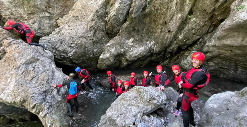 Camminata nel fiume in Val Brembana tra canyon e rocce