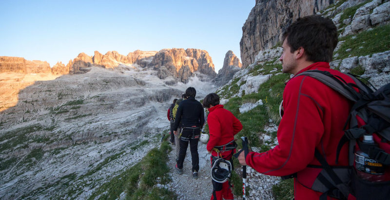 Panorama spettacolare dalla cima della Paganella durante l'escursione
