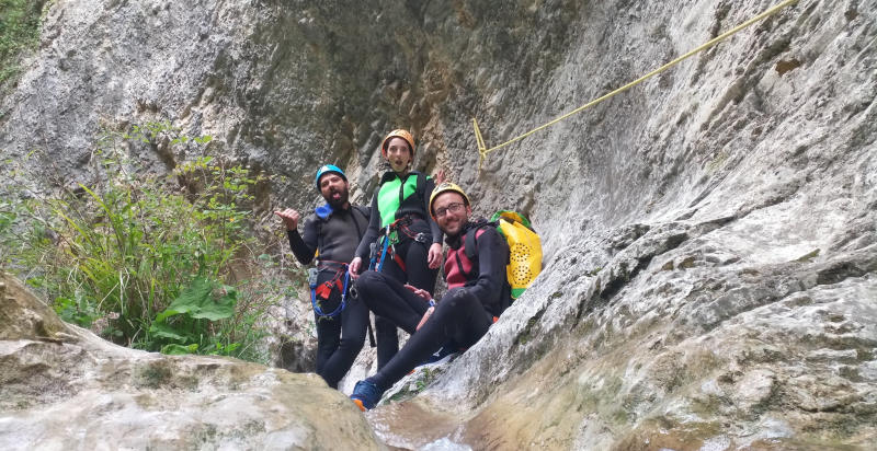 Cascate e Scivoli nella Forra del Casco: Esperienza di Canyoning in Umbria