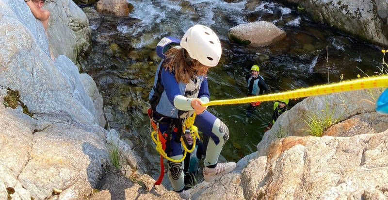 Scalate e calate durante il canyoning sul Sermenza