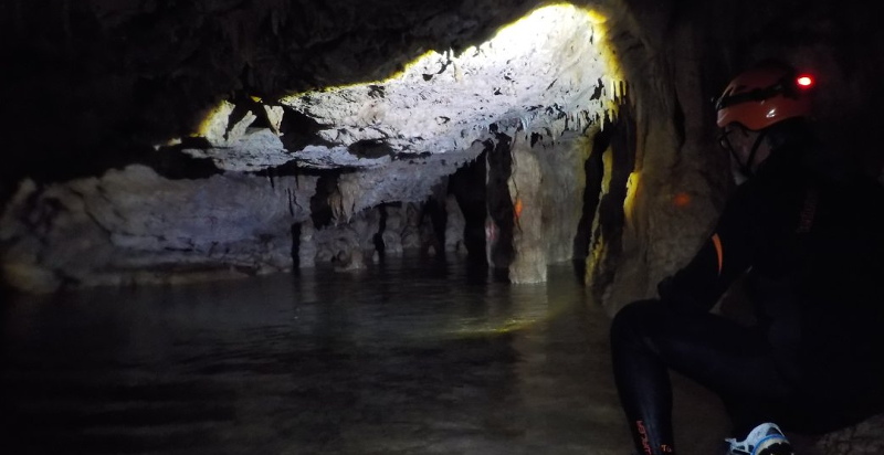 Percorso di speleo-canyoning con guida sul Monte Argentario