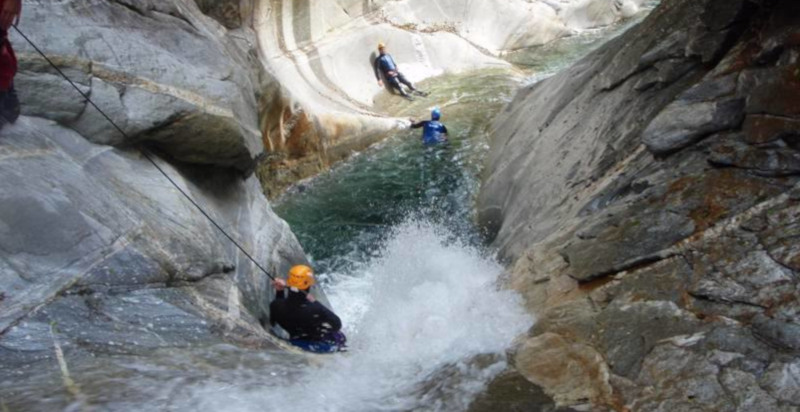 Scivolo naturale scolpito dall’acqua nelle gole della Val Bodengo