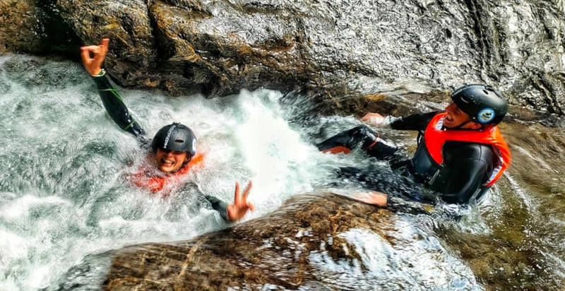 Avventura nel Torrente Lima durante il percorso Riverplay Toscana