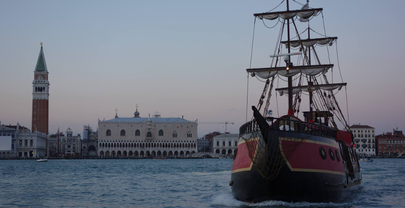 Navigazione serale tra Murano e Burano con cena inclusa