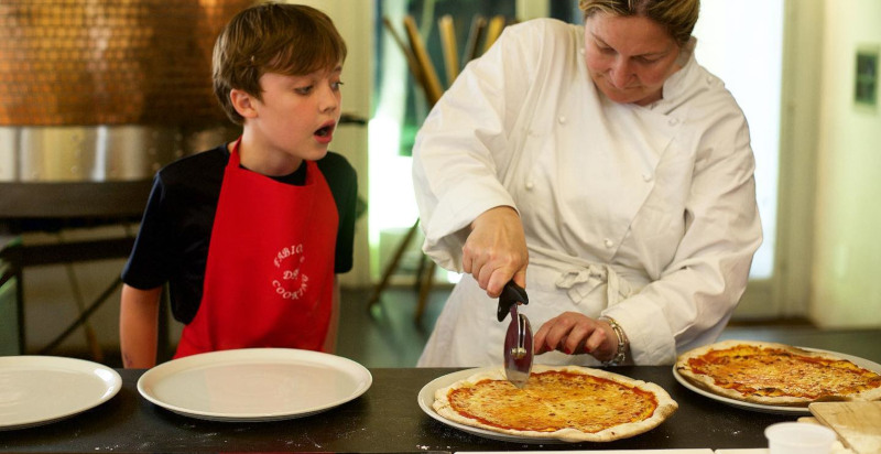 Corso pratico di pizza a Roma: impara le tecniche del pizzaiolo per preparare pizze gourmet