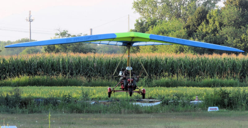 Volo in deltaplano a motore biposto nella zona di Milano