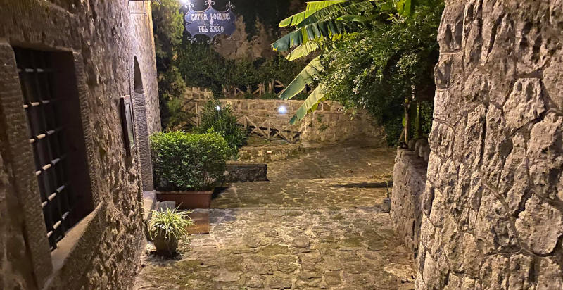 Antico borgo laziale con accoglienti alloggi diffusi