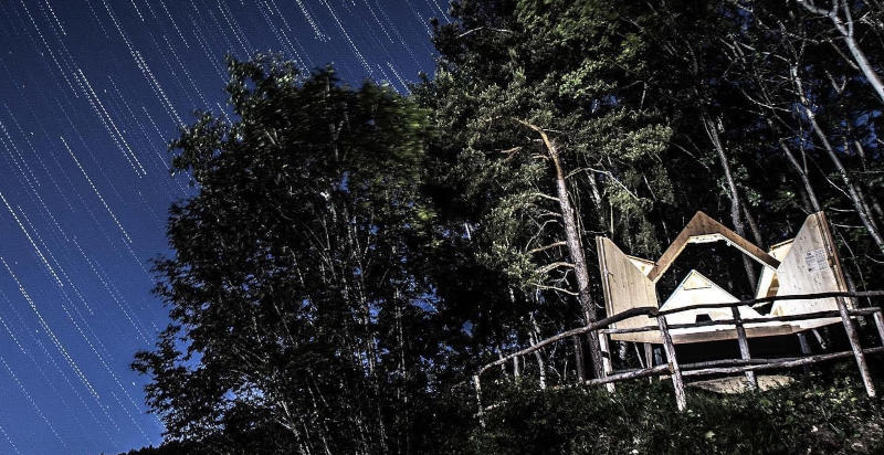Notte sotto il cielo stellato in una StarsBox in Piemonte