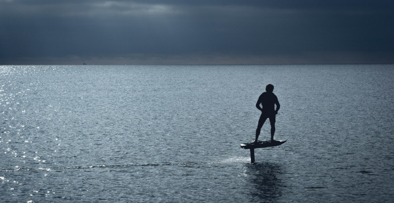 E-foil sul Lago di Garda: emozione e libertà sull'acqua