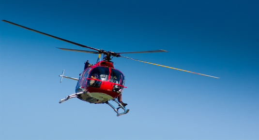 Elicottero sorvola i cieli della zona di Milano