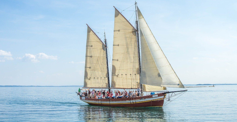 Escursione in barca a vela da Monopoli a Polignano