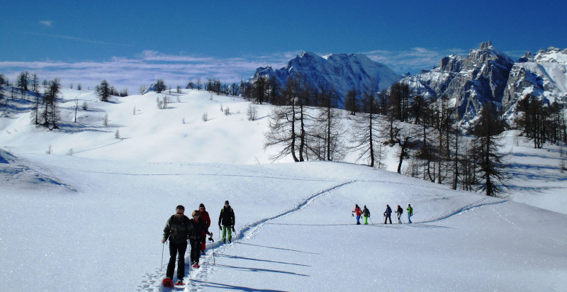 Escursione con le ciaspole in Piemonte tra panorami innevati mozzafiato