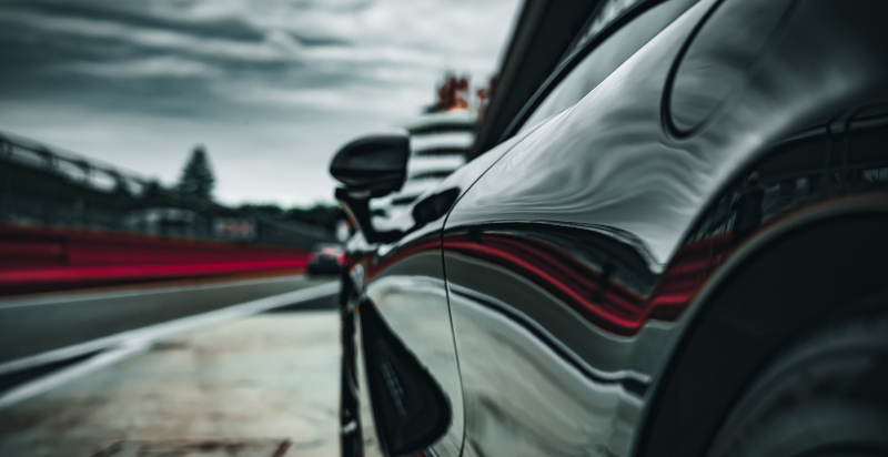 Esperienza di guida McLaren 750S sul circuito del Levante Puglia