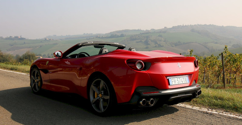 Guida emozionante di una Ferrari a Maranello