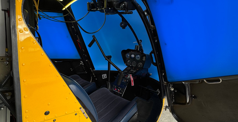 Esperienza di volo virtuale su simulatore elicottero a Caiolo con istruttori qualificati