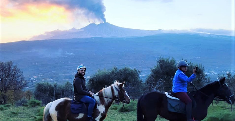 etna-cavallo-sicilia-vulcano