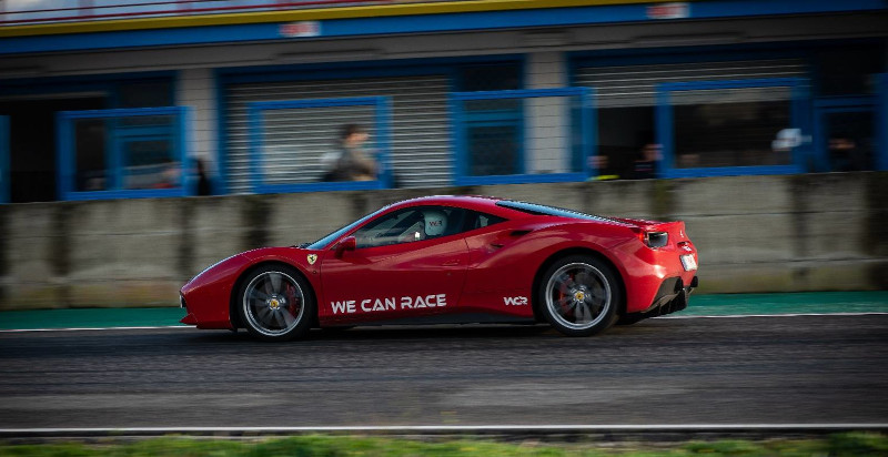 Ferrari 488 GTB sul circuito del Volturno in Campania