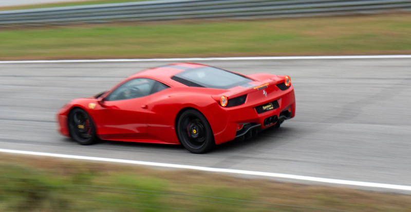 Giro di pista con Ferrari sull'autodromo Tazio Nuvolari