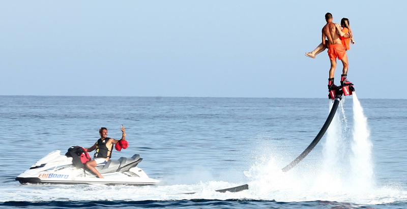 Attività acquatiche a Badolato Marina: prova il flyboard
