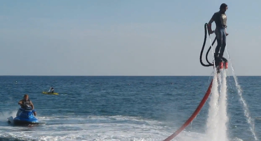 Adrenalina e Divertimento: Flyboard a Genova