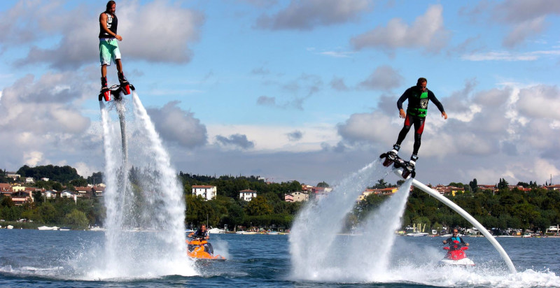 Flyboard al Lago di Garda: Acrobazie spettacolari sull'acqua