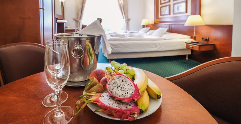 Frutta e prosecco in camera all'arrivo a Villa Smetana