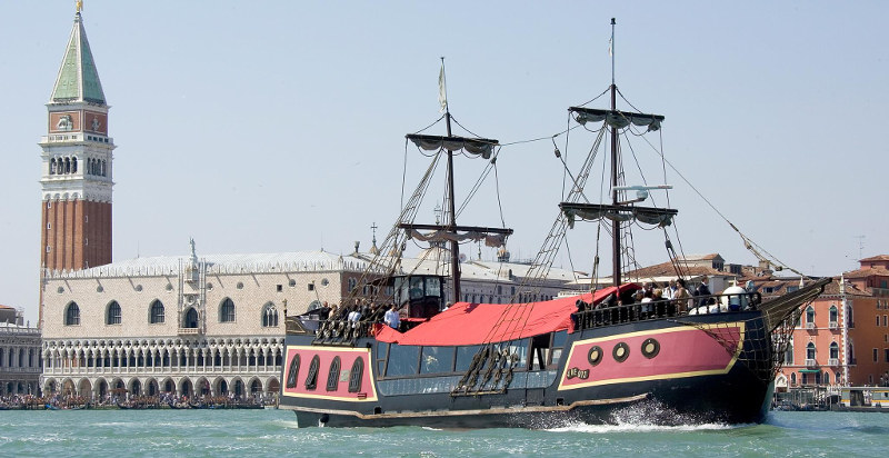 Scorcio panoramico di Venezia visto dal galeone veneziano