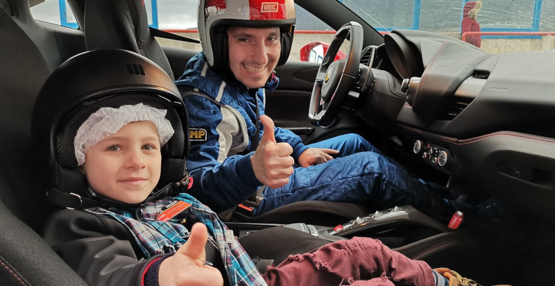 Regalo unico per bambini su Ferrari a Limatola