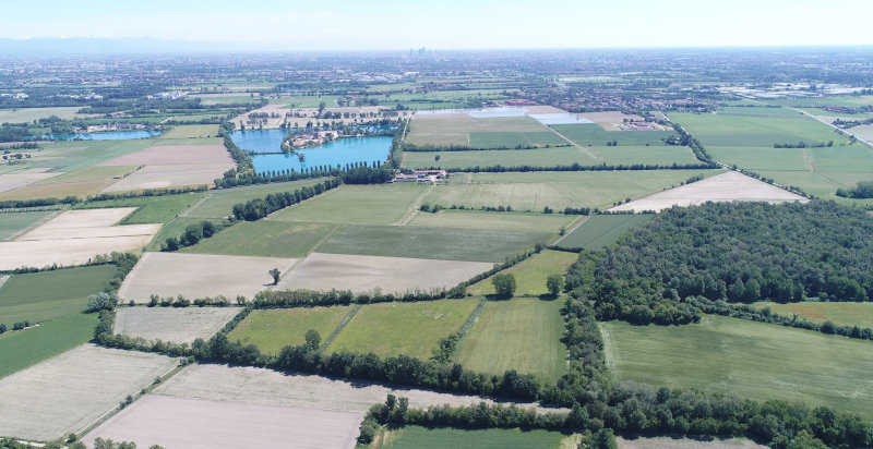 Volo turistico panoramico nella regione lombarda