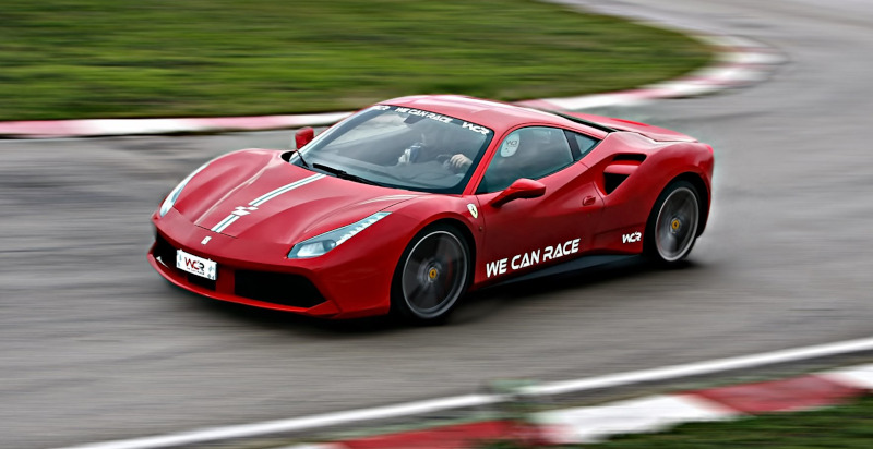 Ferrari 488 GTB su curva pista Airola Benevento