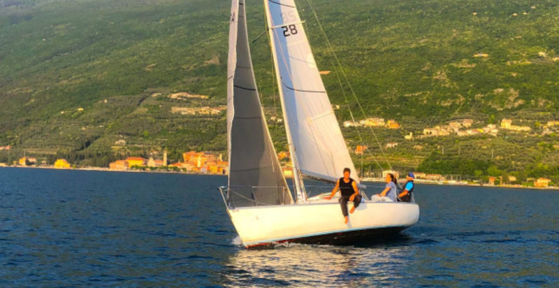 Emozionante navigazione in barca a vela sul Lago di Garda