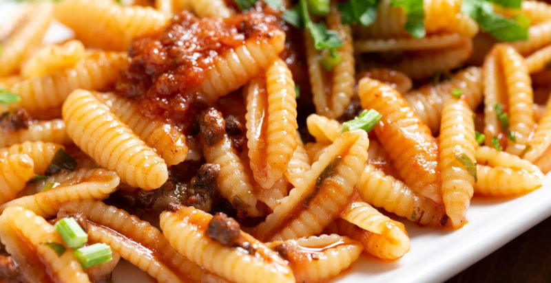 Gnocchetti sardi tradizionali serviti in un ristorante locale di Cagliari