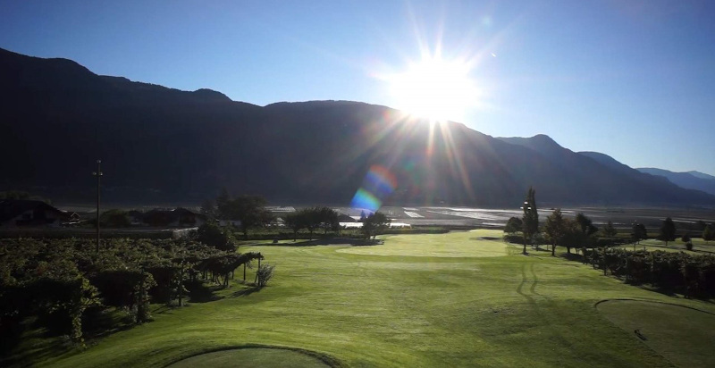 Vista del campo da golf a Lana in Alto Adige
