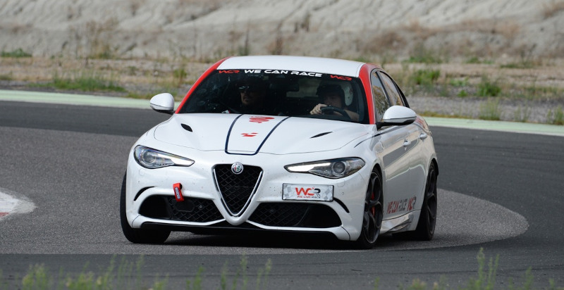 Esperienza di guida sportiva a bordo di Alfa Giulia presso l'autodromo di Magione