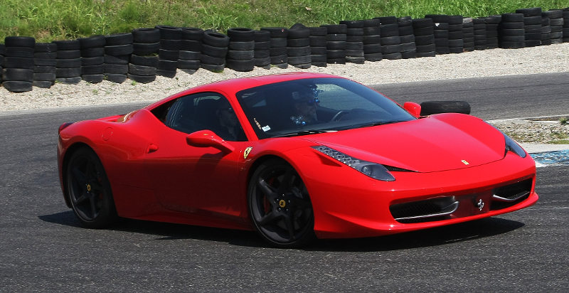 Guidare una Ferrari in pista Pomposa