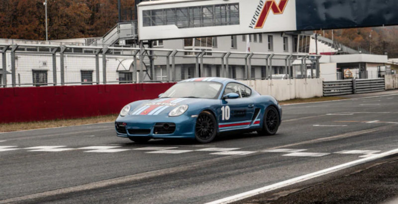 Emozione pura al volante di una Porsche a Cervesina