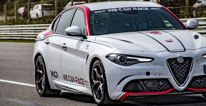 Guidare Alfa Romeo Giulia Quadrifoglio sul circuito di Pergusa in Sicilia