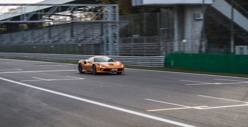 Guidare una Ferrari in pista circuito Vallelunga