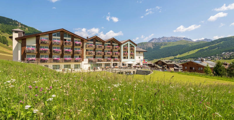 Hotel Lac Salin a Livigno vista panoramica con montagne alpine