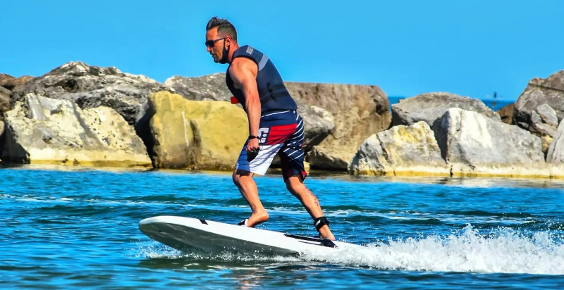 Esperienza di jet surf nelle Marche