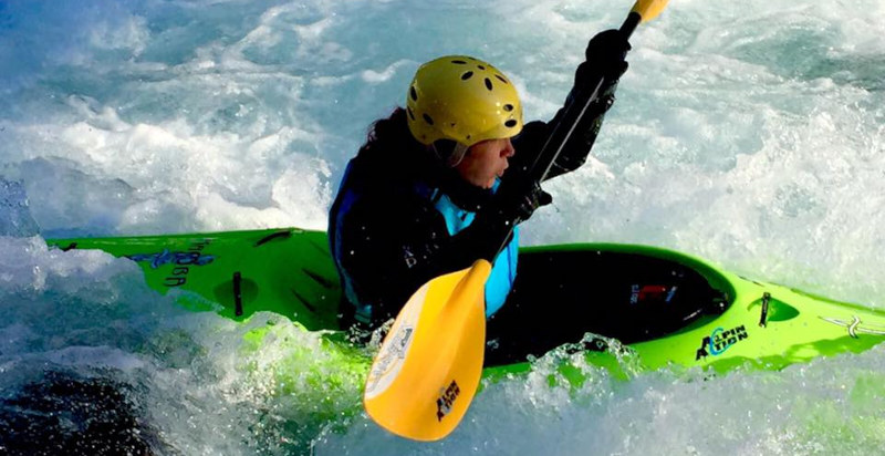 Imparare kayak Lucca con istruttore sul fiume